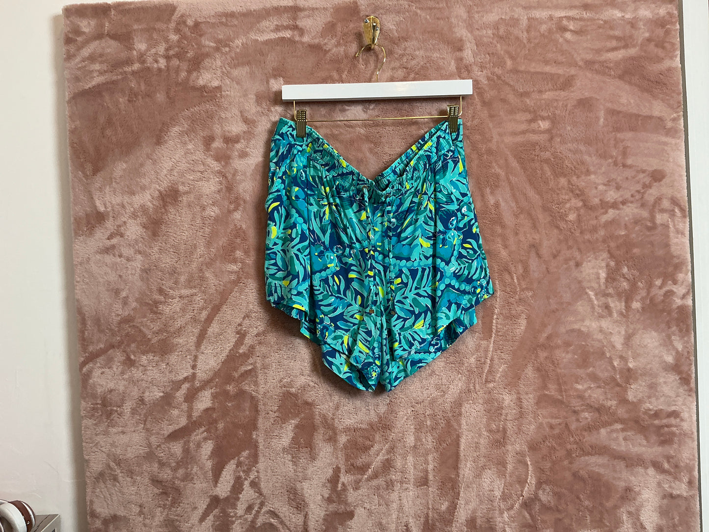 Lilly Pulitzer Short - Size Xl