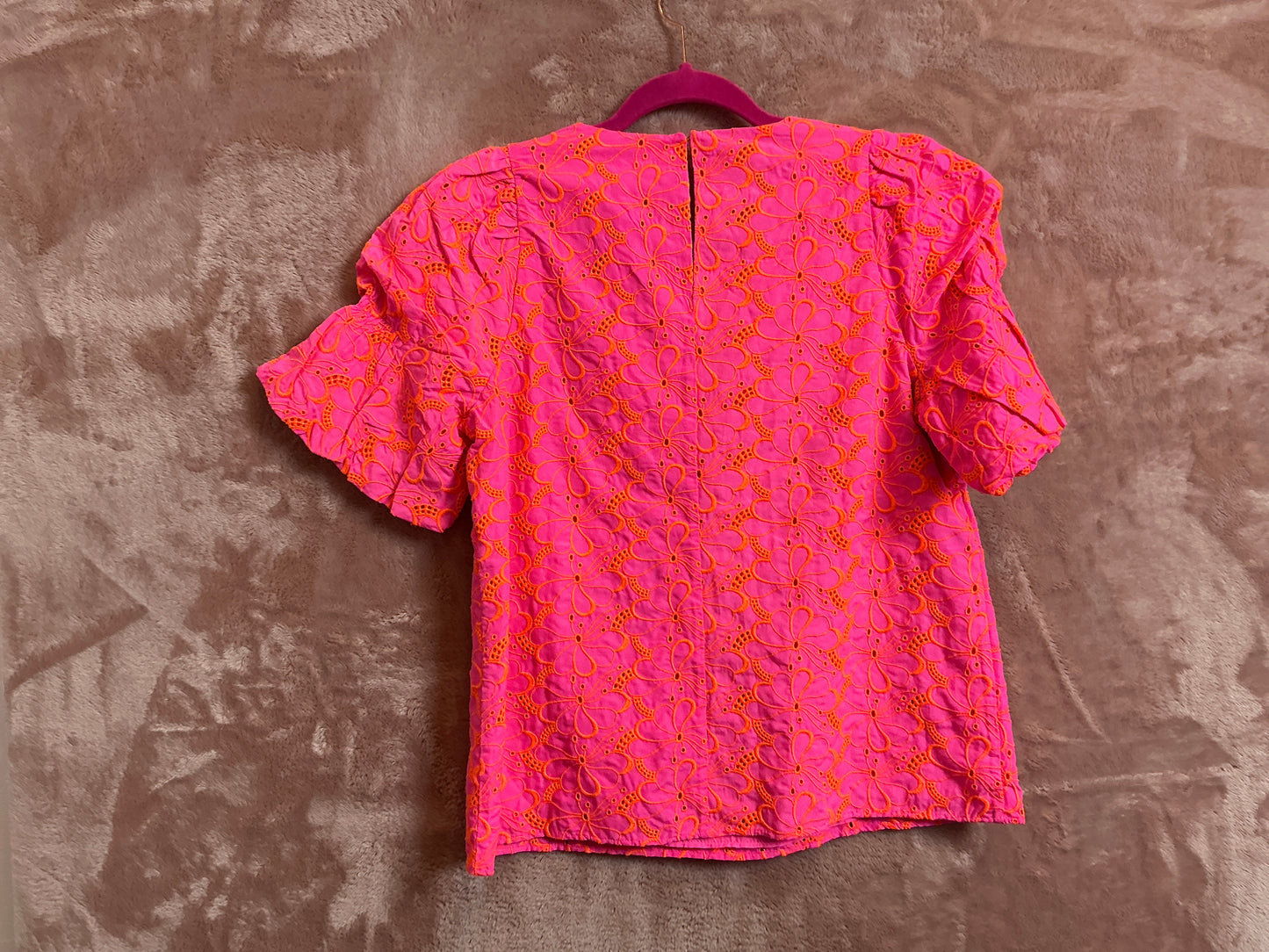 Lilly Pulitzer NWT Lailah Top Pink Isle Psychedelic Swirl Eyel - Size S