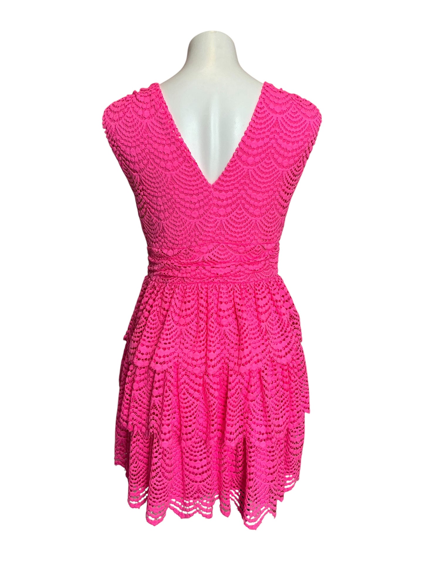 Lilly Pulitzer Faye V-Neck Lace Ruffle Dress Roxie Pink Scalloped Shell Lace - Size M