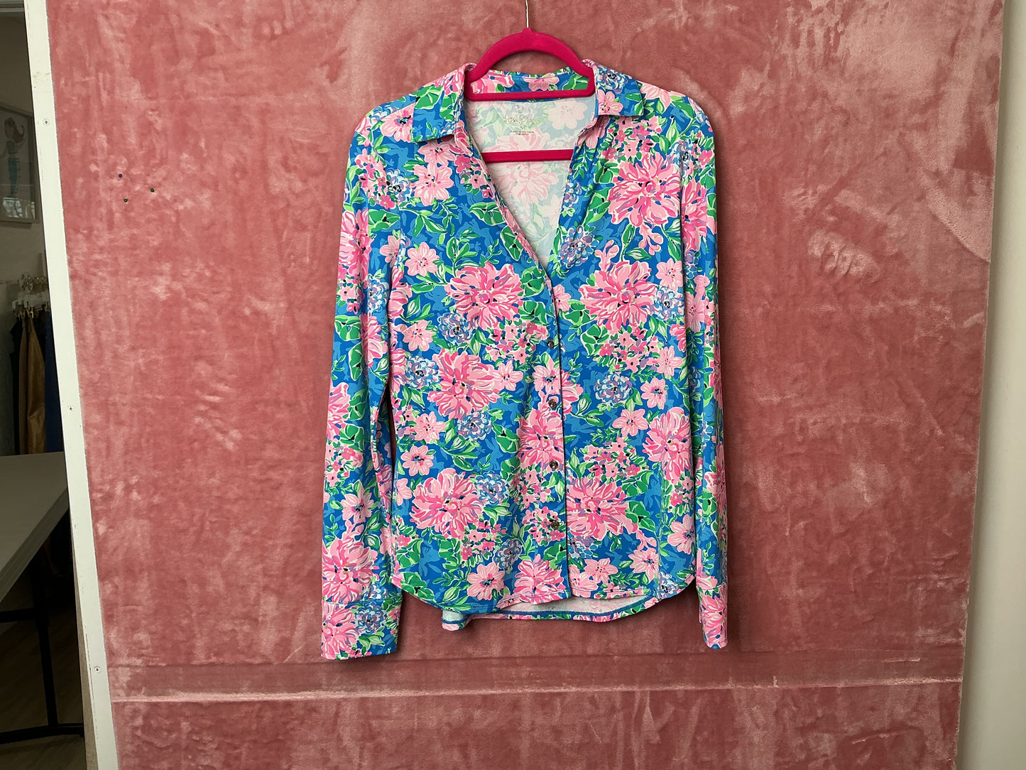 Lilly Pulitzer NWT Marlena UPF 50+ Button Down Top - Spring In Your Step - Size M