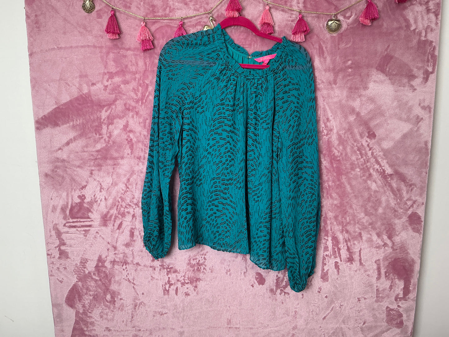 Lilly Pulitzer Long Sleeve Top NWT - Caline Long Sleeve Silk - Teal Bay - Silk Swirl Clip - Size L