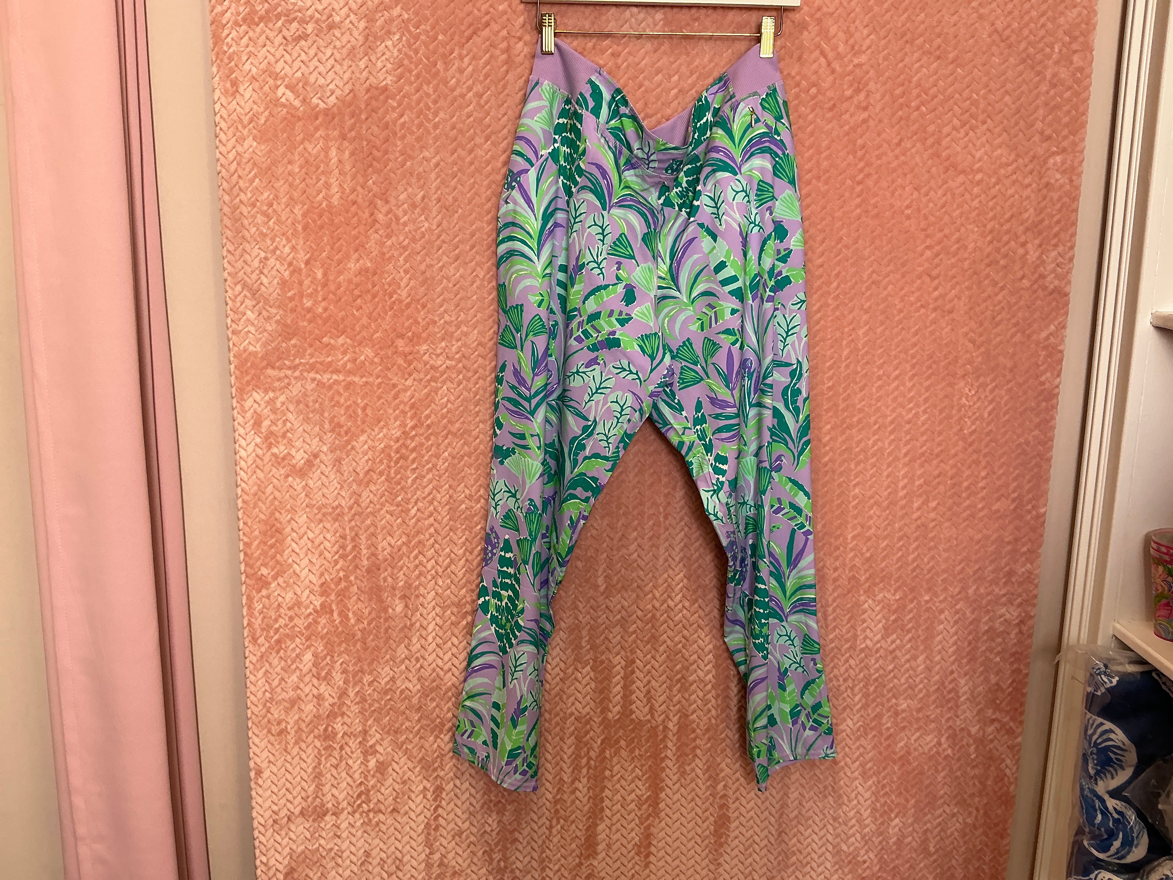 Lilly Pulitzer Pant NWT - Run Around Pant UPF 50+ - Purple Iris - On The Chase - Size XL