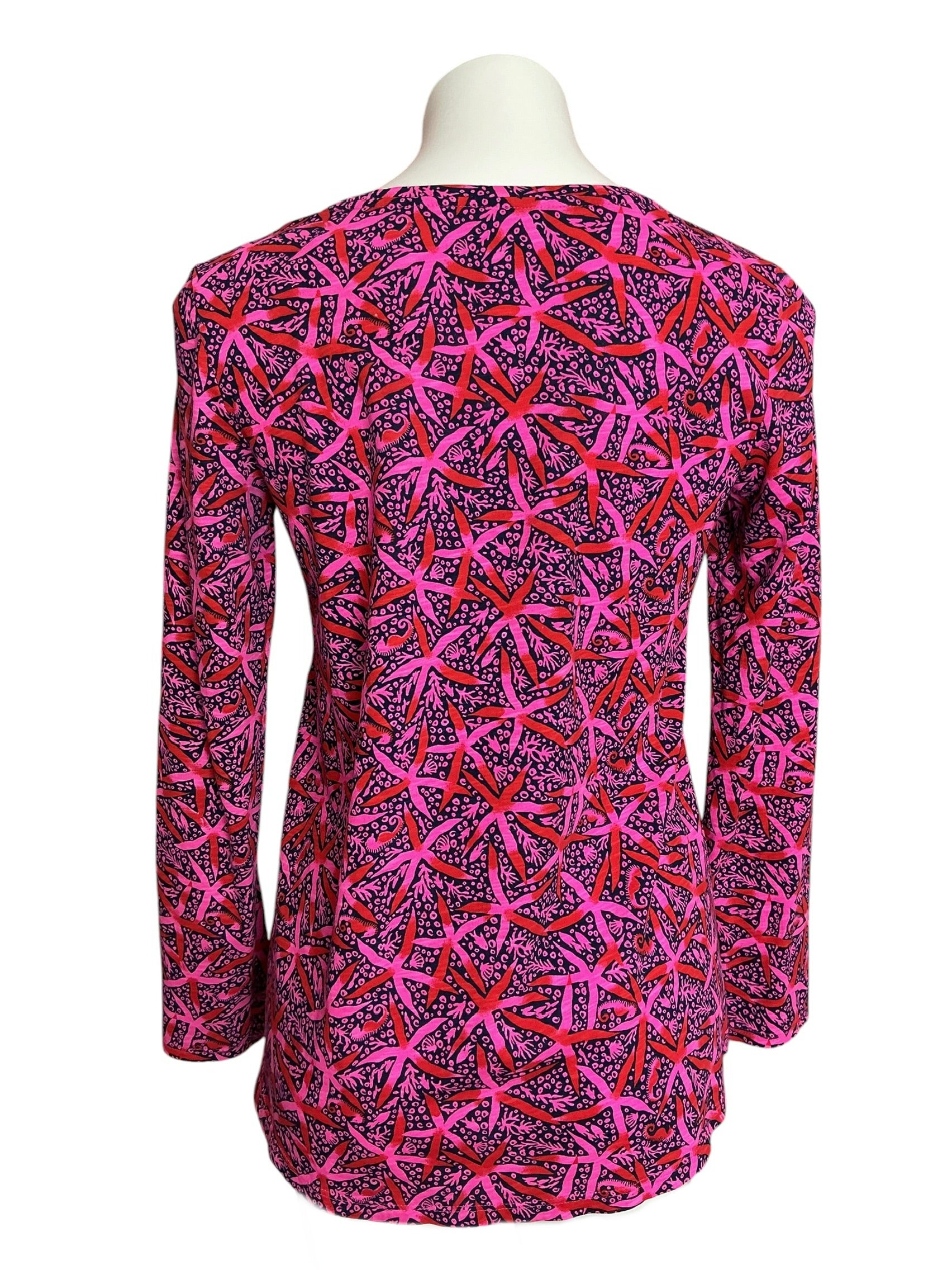 Lilly Pulitzer Etta Scoop Neck Long Sleeve Top Passion Fruit Pink Star Searching - Size XS