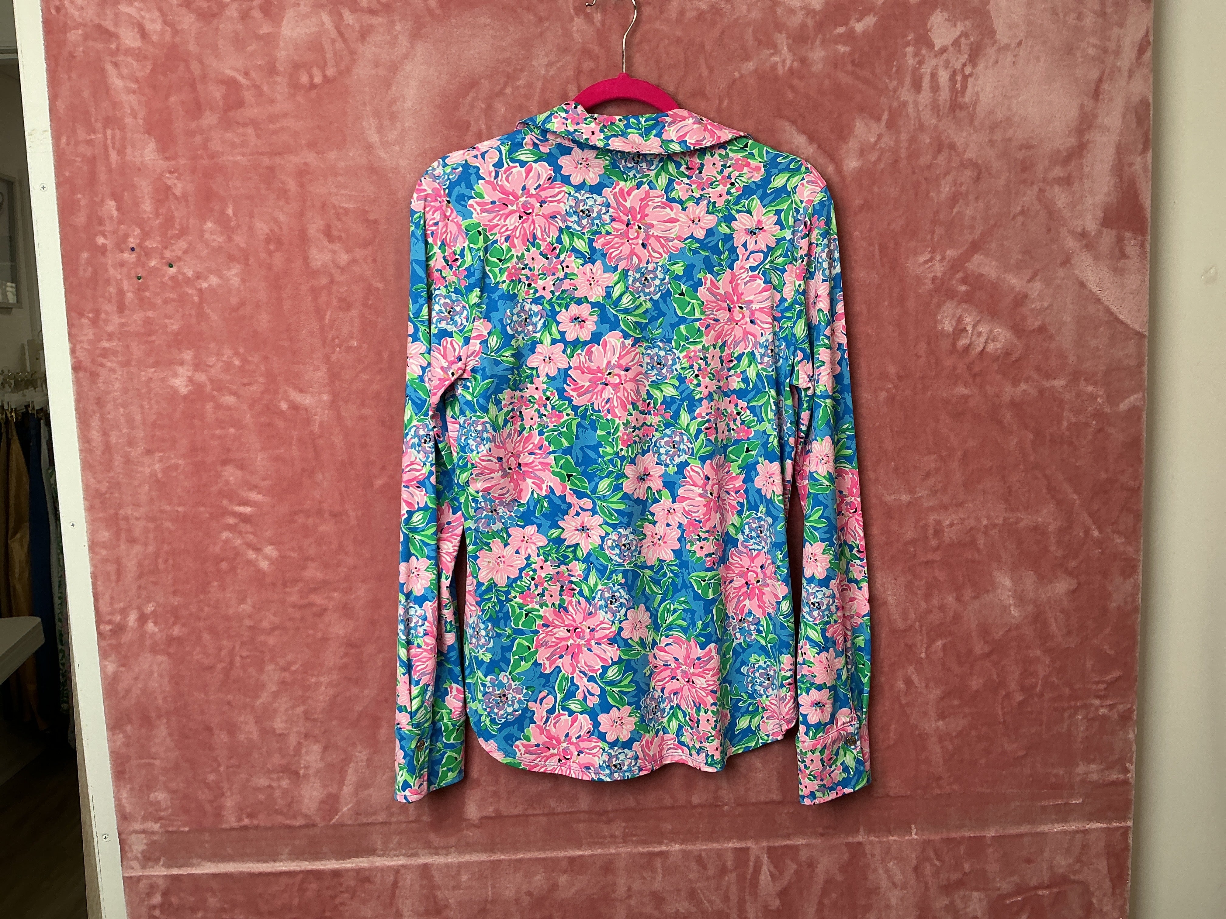 Lilly Pulitzer NWT Marlena UPF 50+ Button Down Top - Spring In Your Step - Size M