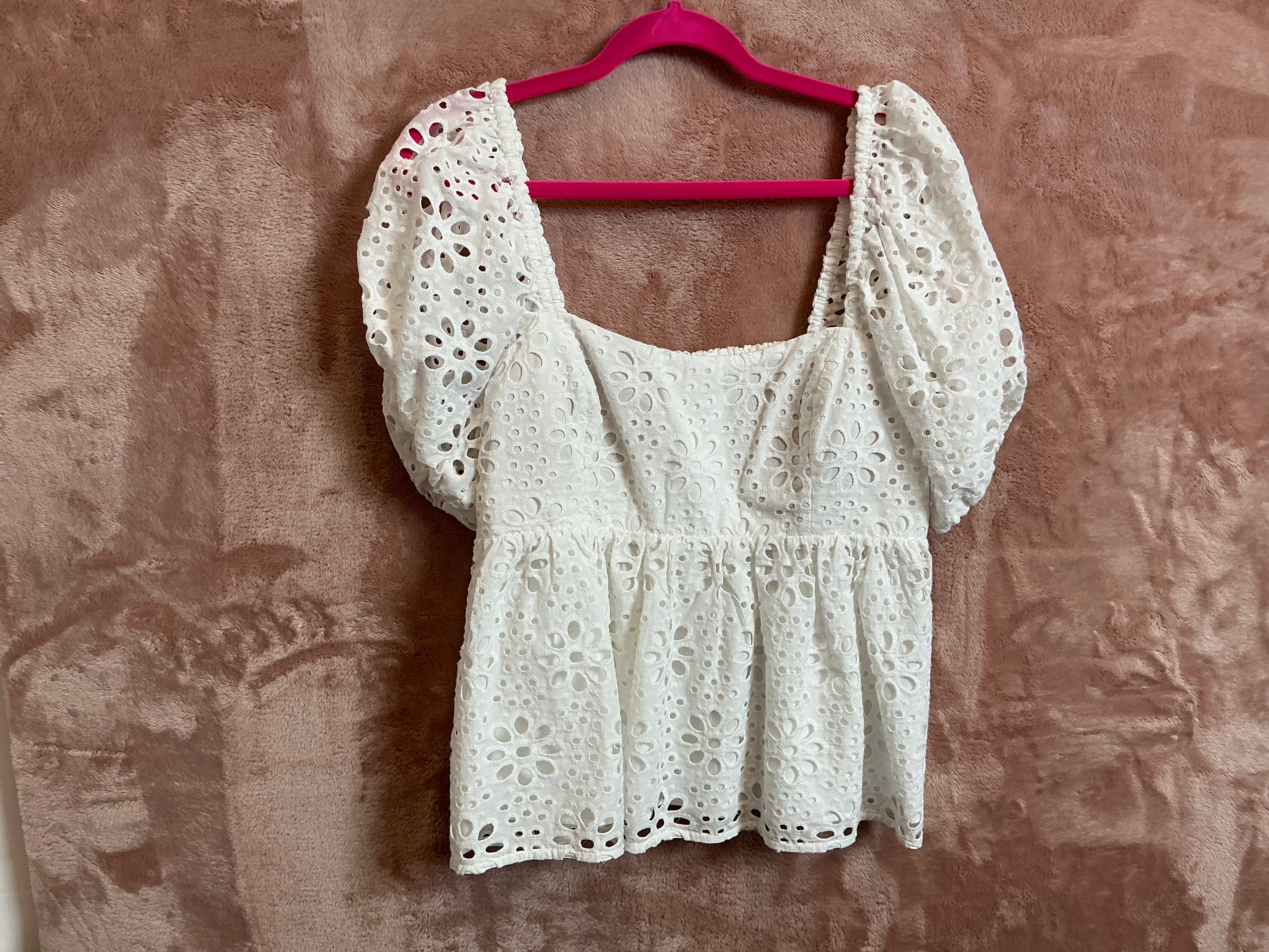 Lilly Pulitzer Top NWT - Kay Short Sleeve Eyelet - Resort White - Funflower Eyelet - Size 10