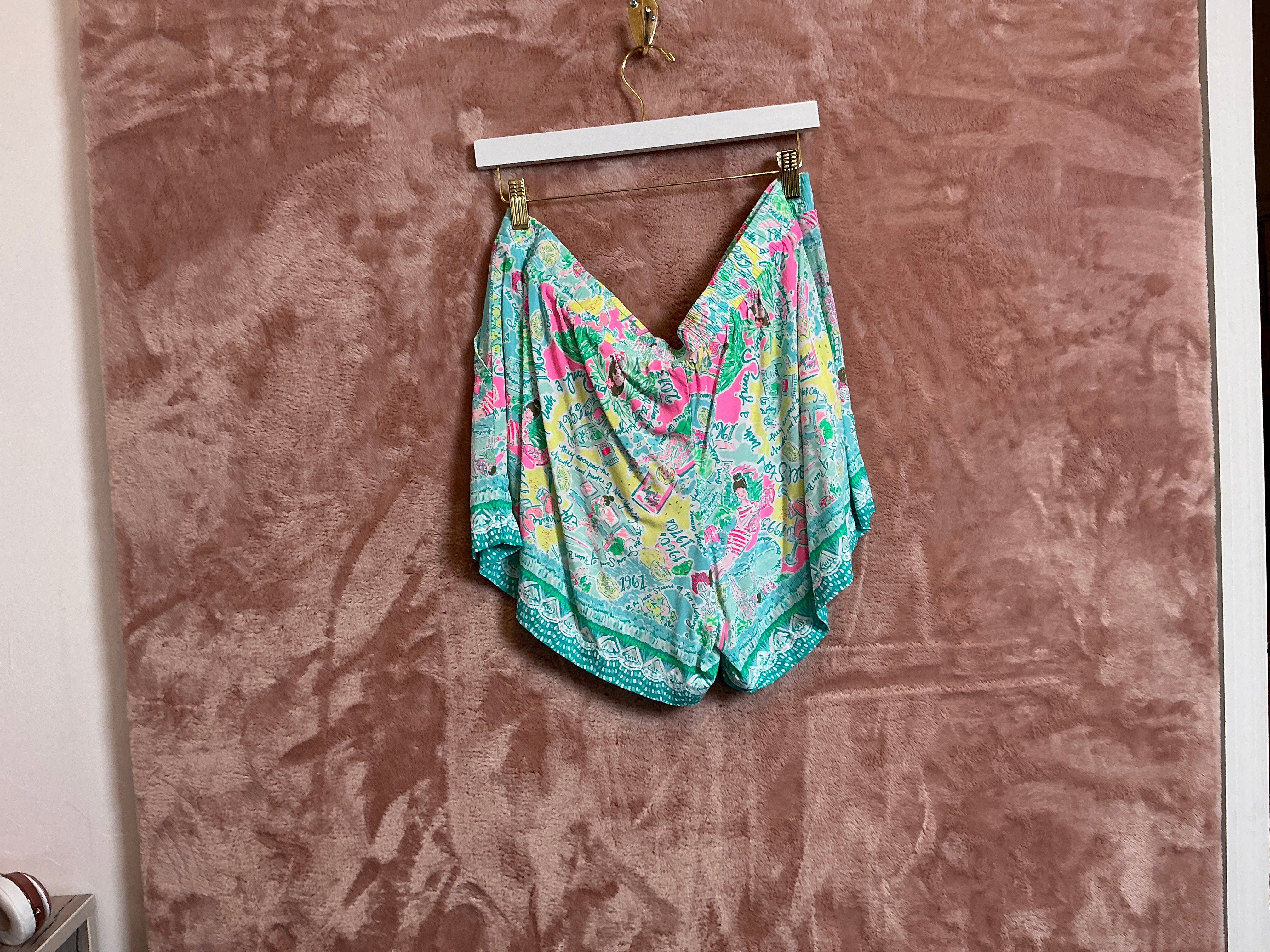 Lilly Pulitzer Short - Size XL