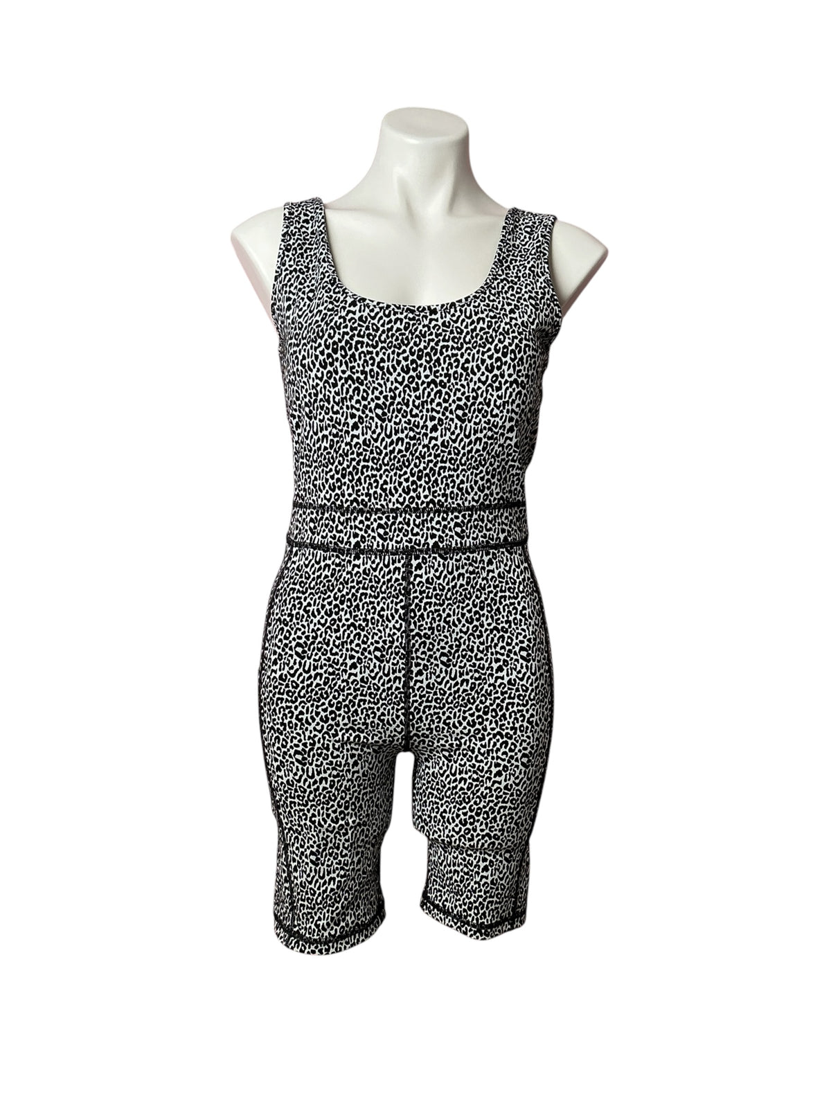 Lilly Pulitzer Everetta Jumpsuit UPF 50+ Onyx Twisted Active Jacquard - Size M