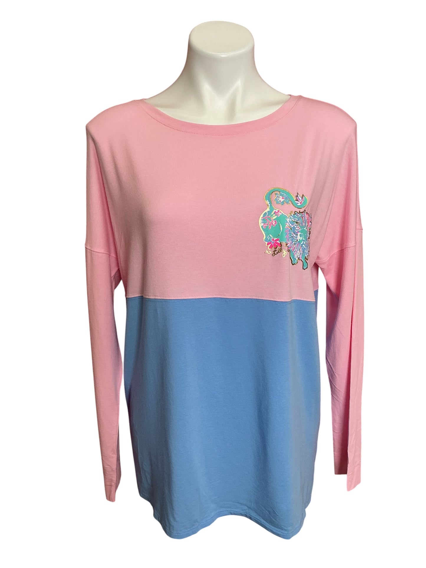 Lilly Pulitzer NWT Finn Top Pink Tropics Tint Viva La Lilly Back XX Lilly Graphic - Size M