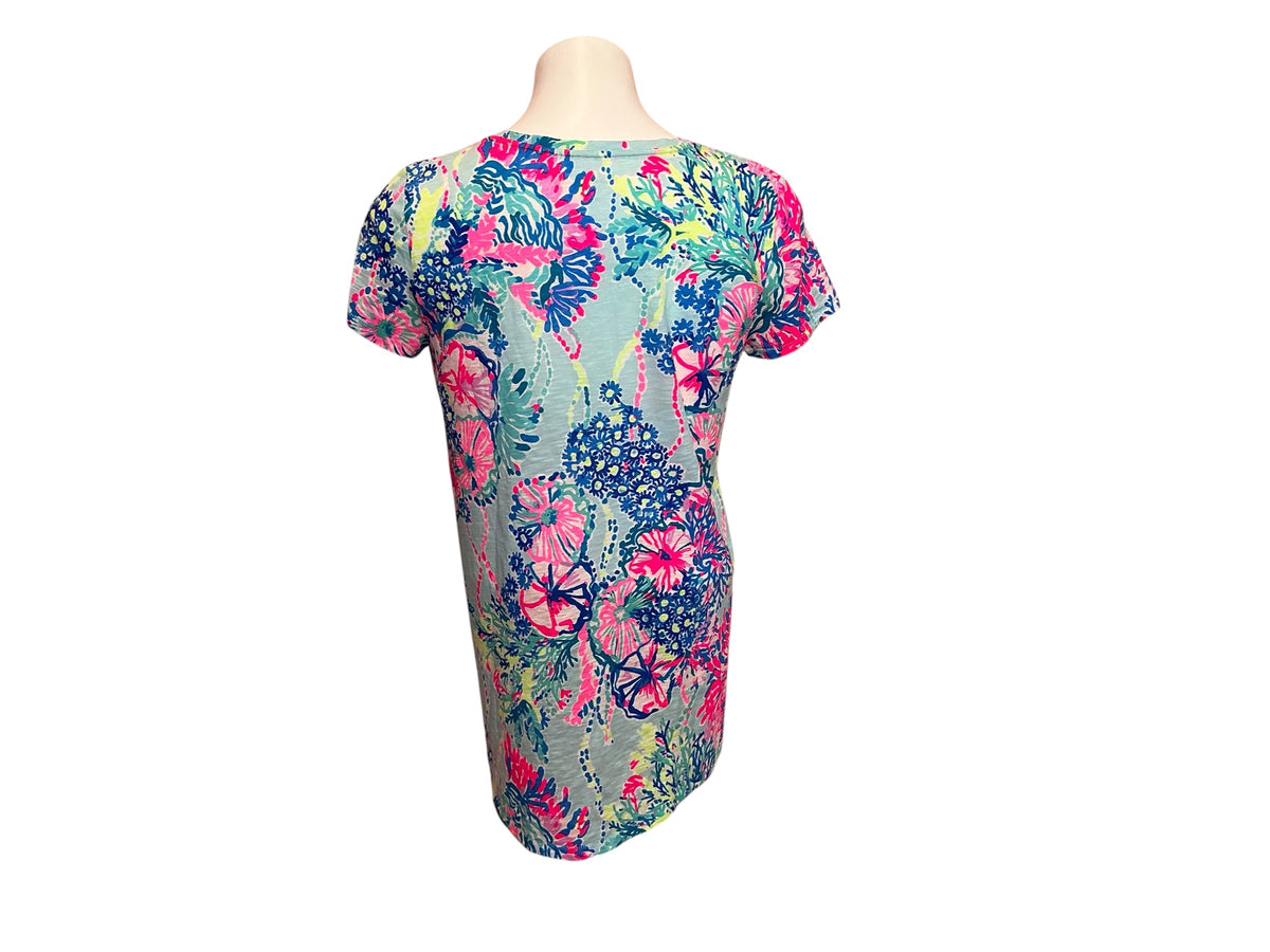 Lilly Pulitzer Etta V-Neck Tee Cay To My Heart - Size S