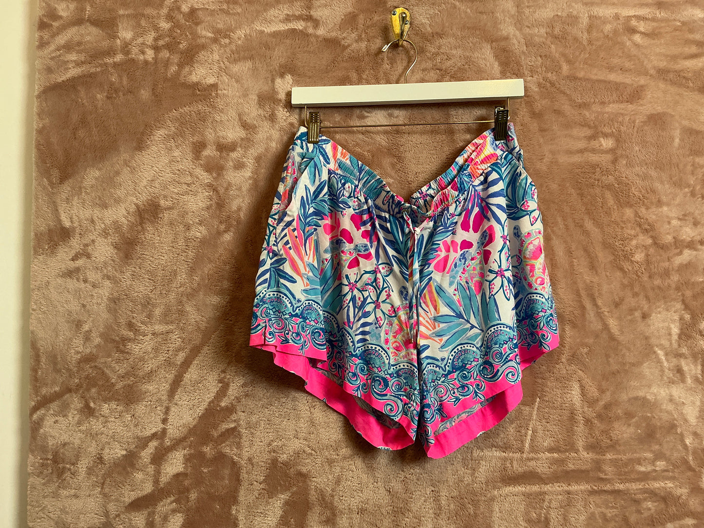 Lilly Pulitzer Short - Size XL