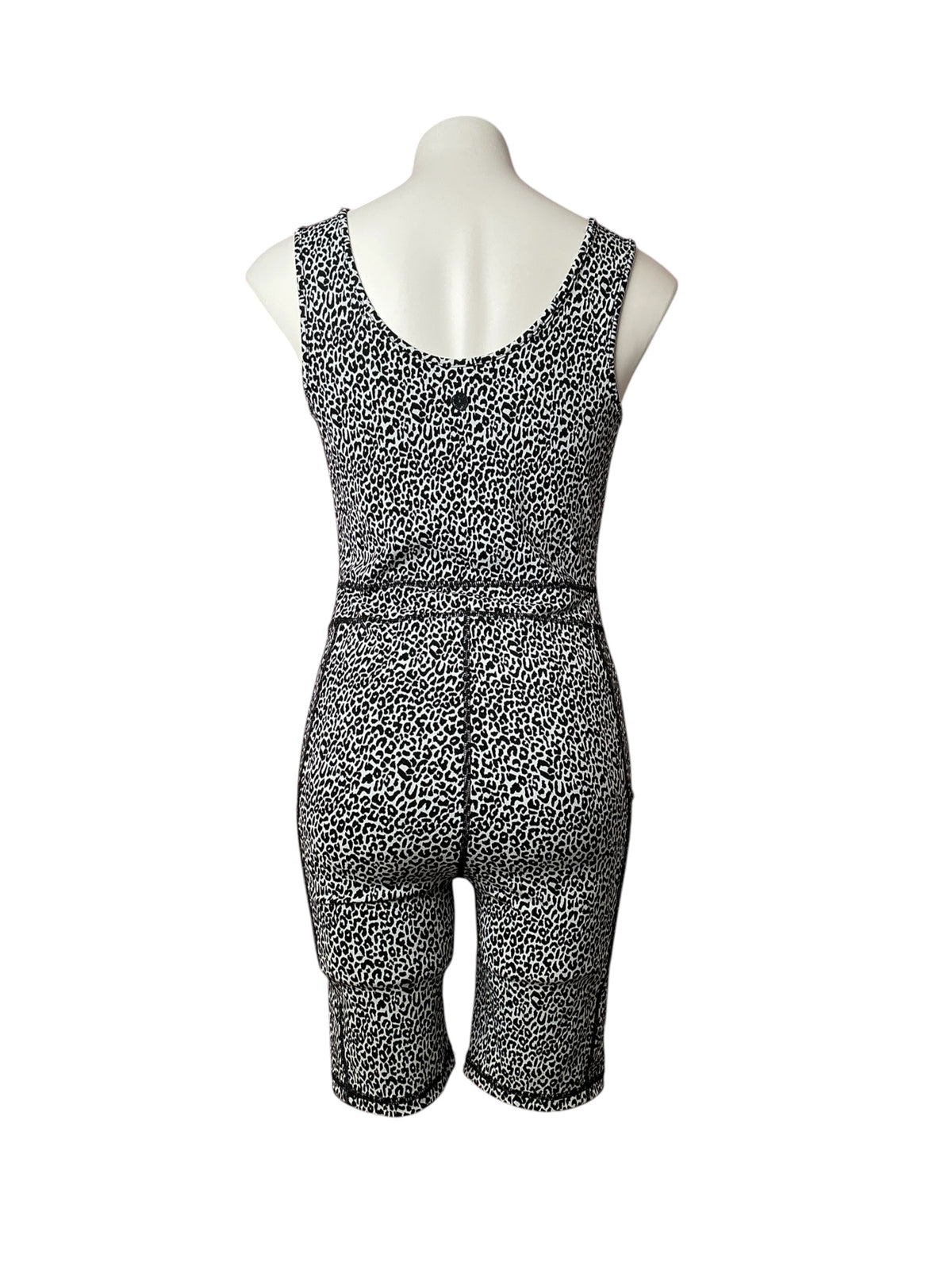 Lilly Pulitzer Everetta Jumpsuit UPF 50+ Onyx Twisted Active Jacquard - Size M