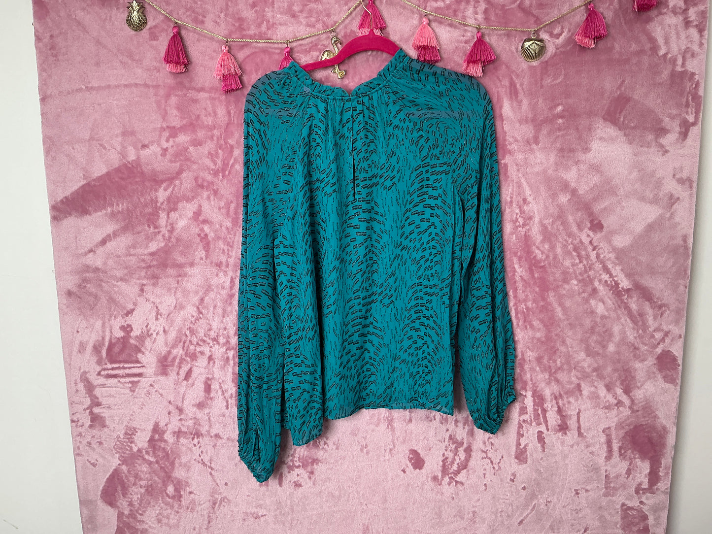 Lilly Pulitzer Long Sleeve Top NWT - Caline Long Sleeve Silk - Teal Bay - Silk Swirl Clip - Size L